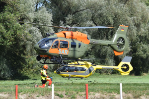 DLRG und Bundeswehr üben gemeinsam den Rettungseinsatz