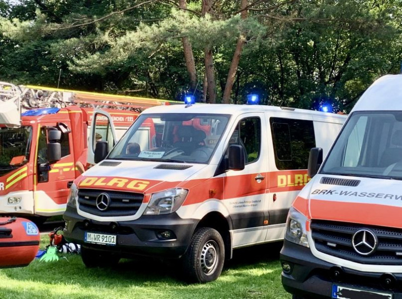 Wassernotfahrzeug der DLRG München-Mitte im Einsatz | Symbolbild
